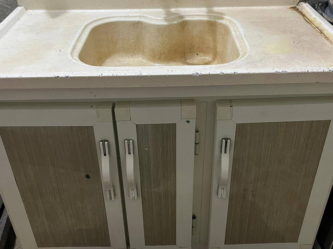 كاونتر مطبخ المنيوم. بيبانه مبطنه من الداخل قوي. هوا وياه سنكي ابو المرمر.. ثنيناتهم.
السعر: 350الف
المكان:النجف الاشرف. حي الرضويه.
للاستفسار :***********
@الجميع
