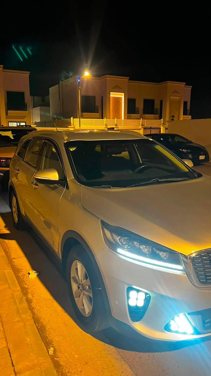 ‎ كيا سورينتو LX موديل 2020
‎📍وارد أمريكي
‎📍 كربلاء

‎المواصفات:

‎ • موديل 2020
‎ • محرك 2.4L GDI 
‎ • قير أوتوماتيك 6 سرعات
‎ • دفع أمامي (FWD)
‎ • 7 راكب
‎ • عداد: 125,114 مايل
‎ • لون فضي
‎ • داخلية سوداء قماش وكالة
‎ • شاشة لمس وكالة
 • Apple CarPlay
 • Android Auto
‎ • كاميرا خلفية
‎ • مثبت سرعة
‎ • بلوتوث
 • USB / AUX
‎ • تحكم بالستيرن (صوت – اتصال – مثبت سرعة)
‎ • مكيف أمامي وخلفي       
‎ • حساسات ضغط الإطارات (TPMS)
‎ • إضاءة LED نهارية
‎ • رادار النقطة العمياء بالمرايا الجانبية (Blind Spot Monitoring)
‎ • حساسات خلفية 
‎ • اربع وضعيات قيادة (ECO,COMFORT,SPORT,SMART)
السعر 183$ ورقة وبيها مجال بسيط 
للاستفسار ***********
