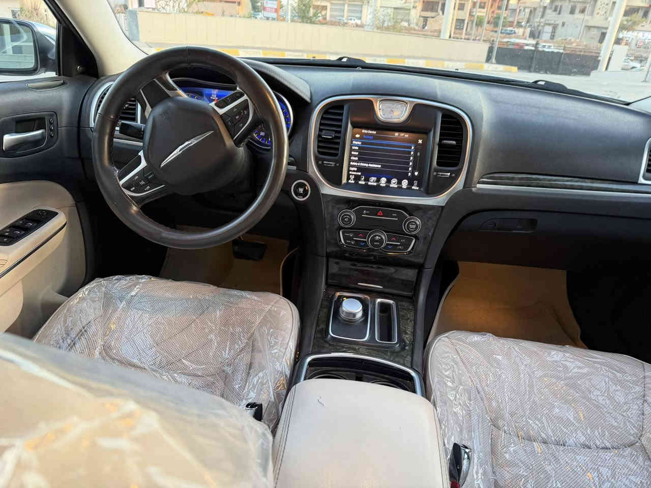 السلام عليكم سعرها 245
كرايسلر 300c 2016 

سيارة كلين تايتل مكفولة ماعدا هلال واحد صبغ..

فول مواصفات C

 سي داخل بيجي بردة خلفيه

وكشن تبريد وتدفيه

كير محرك بشرط مامفتوح برغي بيها بشرط..

سيارة ماشية 85مايل حقيقي ..

مابي نواقص سيارة جاهزز من كلشي ..

مكانى كركوك..

***********
