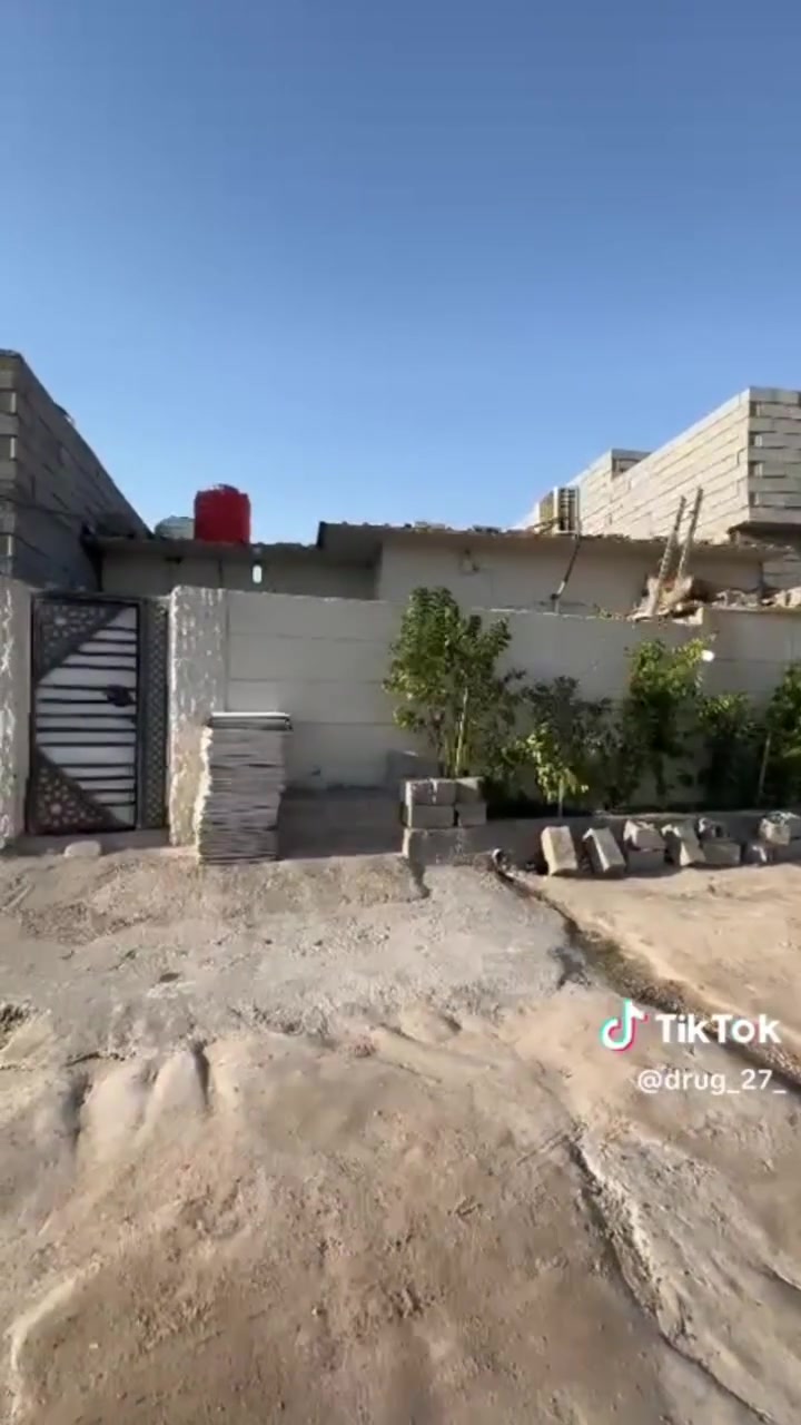 السلام عليكم بيت للبيت وقف سني أصولي يحتوي على 2غرفه منام وصاله ومطبخ وديوانيه وصحيات داخلي وخارجي السقف سندويش الاستفسار على الرقم ***********السعر المطلوب 38 وبي مجال العنوان ابي الخصيب شارع الوسطي قرب علوة فايز المساحه 135
