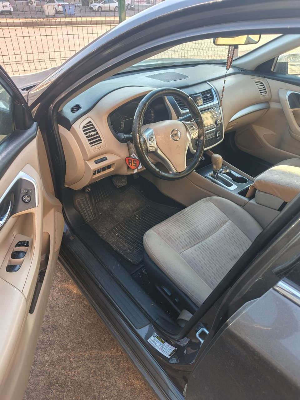 نوع نيسان التيما ٢٠١٦للبيع الماكينا الجير بحالة ممتازة، السيارة بحاجة لوجه نظافة السعر 105 سيارا اب اسمي تحويل ثاني يوم سيارا. بيها 4 قطع عنواني اربيل  ***********
