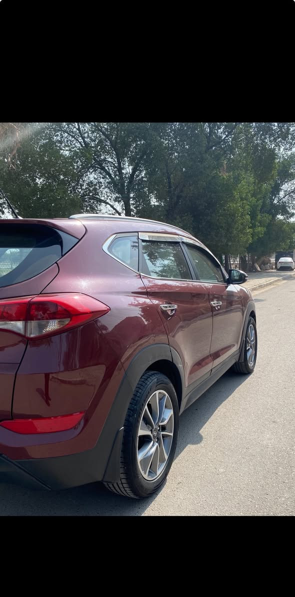 السلام عليكم 
توسان 2018 خليجي شركة الكاصد رقم بغداد جديد السيارة بأسمي تحويل مباشر 
مكينه 2000 دوش صدر امامي خلفي جديد السياره جاهزه كل نقص مابيه تخم تاير جديد مكان السياره بغداد 
السعر 175  و بيه مجال 

الاستفسار اكثر 
***********
