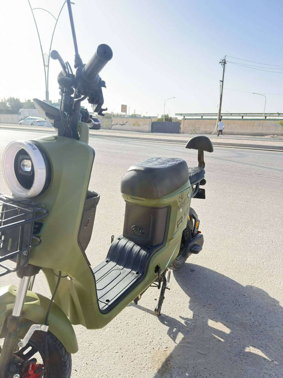 سلام عليكم دراجه R9دراجه حلوه ونضيفه ستعمال قليل بطاريات كبار 32 امبير  دراجه موديل 2025 بريكات هورن لايتات المكان البصره الزبير السعر 400وبيه مجال حك الجيه رقمي ***********
