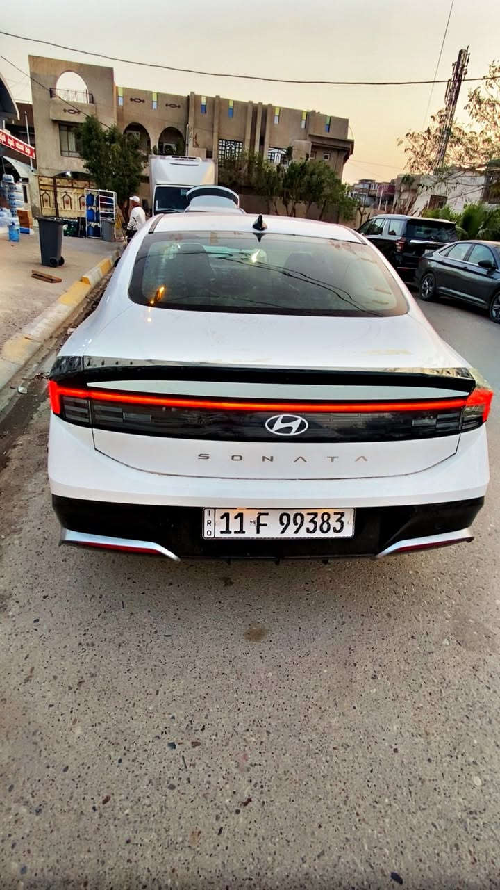 للبيع سوناتا 2025 SEL – محرك 2.5 بنزين
للبيع Hyundai Sonata 2025 فئة SEL بحالة ممتازة جداً ✨

🔹 الممشى: 5,000 كم فقط
🔹 المحرك: 2.5 لتر بنزين
🔹 ناقل الحركة: أوتوماتيك
🔹 ترقيم:  رقم بغداد
🔹 الملكية: السيارة باسمي وتحويل ثاني يوم مباشرة

📌 الضرر :صور الضرر موجوده بالمنشور سيارة ضربته خفيفه وتصليح 100‎%‎
 • ضرر جامَلِغ خلفي معدل حار بدون صبغ وعلى وضعه
 • الضرر معدل PDR راجعة 100%
 • ملاحظات بسيطة جداً تحتاج تكحيلات خفيفة

⚙️ المواصفات:
✔️ كاميرا خلفية
✔️ حساسات خلفية
✔️ شاشة
✔️ تحكم ستيرن
✔️ تشغيل بصمة
✔️تبريد لمس
✔️رادارت امامية خلفية + جوانب 
✔️داخل مخمل اسود 

💰 السعر 180 وقابل للتفاوض بالمعقول
📍 الموقع: بعقوبة – ديالى
📞 ***********

السيارة جاهزة للفحص للجادين فقط 👌
