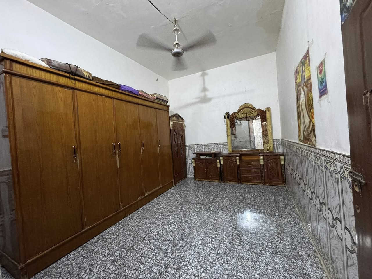 بيت طابو زراعي سند 25    السعر 36 
مساحه 90م 

خنيطله قرب شارع الحمداني قريب للشط 

بناء طابوق عكاده 
يحتوي على استقبال وغرفه ومطبخ وساحه ومجمع صحيات 
 واتساب *********** علاء بدر
