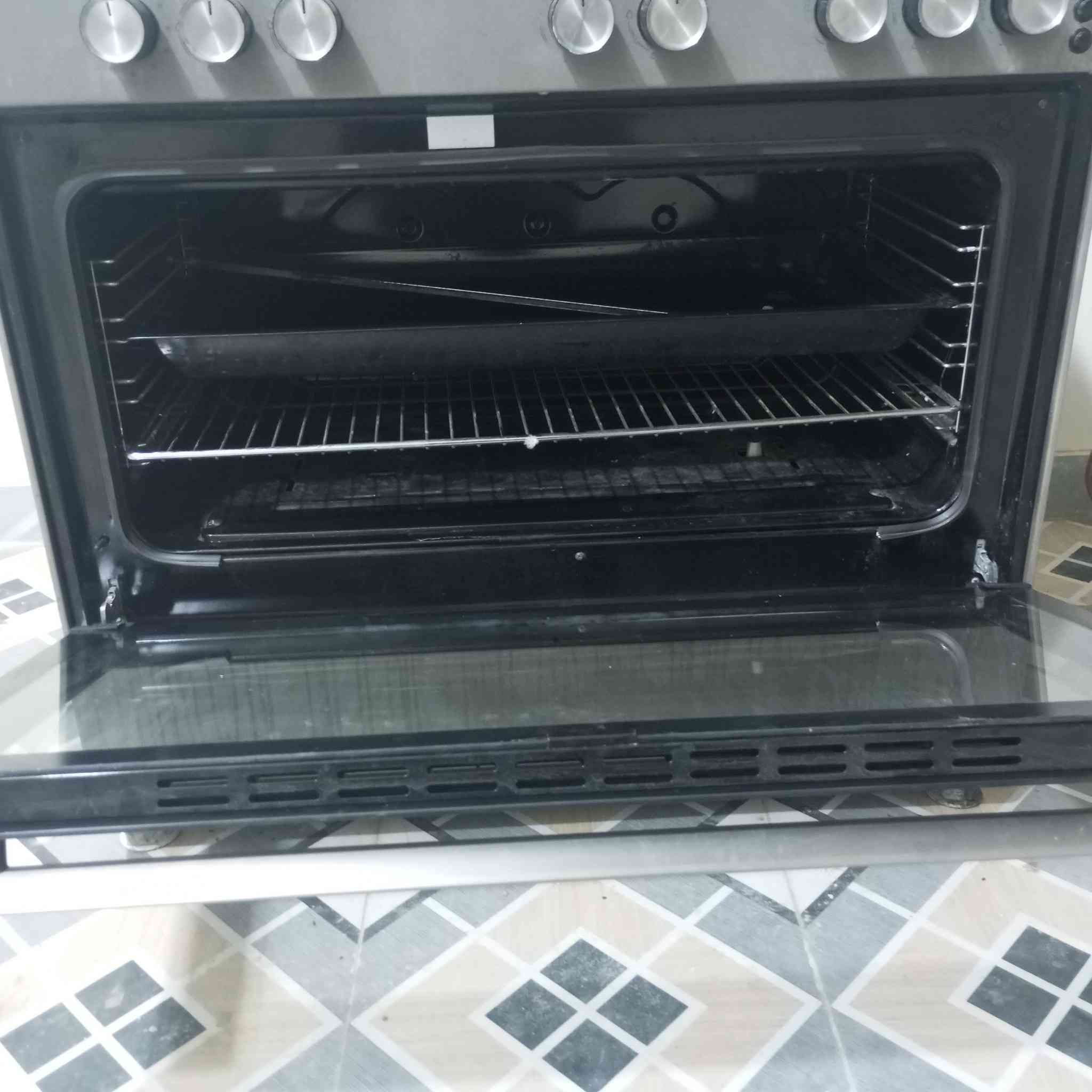 السلام عليكم مرخصت الادمن المحترم 
طباخ البيع نضيف كلش ناره حلوه عيونه 
كلهن شغالات الوفن مالته شغال السعر 250
قفل هاذ رقمي *********** فدوه اروحلكم 
الموشراي لايتصل
