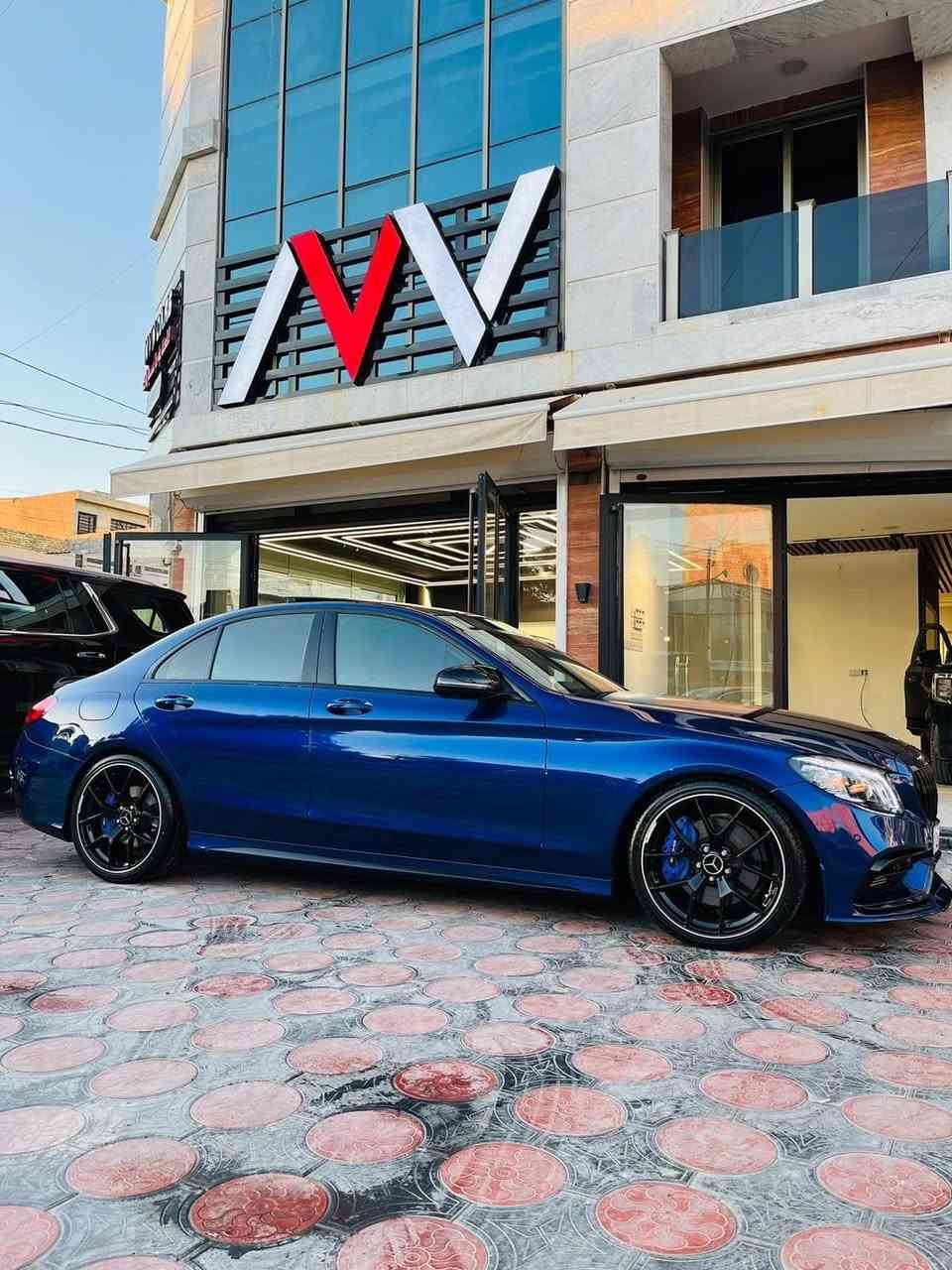 مرسيدس C300 موديل 2017
عليها كت كامل C63s  فول فول مواصفات

وارد امريكي حادثها باب السائق(
بدون دواخل) ايرباك فقط بردة
فوول مواصفات للاخير 
بنوراما 
شاشة كبيرة 
دبل ماوس
سستم سماعات برايمستر
كامرة خلفية دوارة
رادار امامي
رادار خلفي
رادار جانبي
كشنات كهرباء
داخل جلد كريمي(اصل)
كشنات تدفئة
لايتات زينون ( مالتي بيم) 
بك لايت C لد
ويل 19 اصلي
5 انظمة قيادة
شفتات ستيرن
السياره مسويلها سيرفس كامل ومابيها اي نقص صفر مسج 
تخم تاير جديد 
***********
