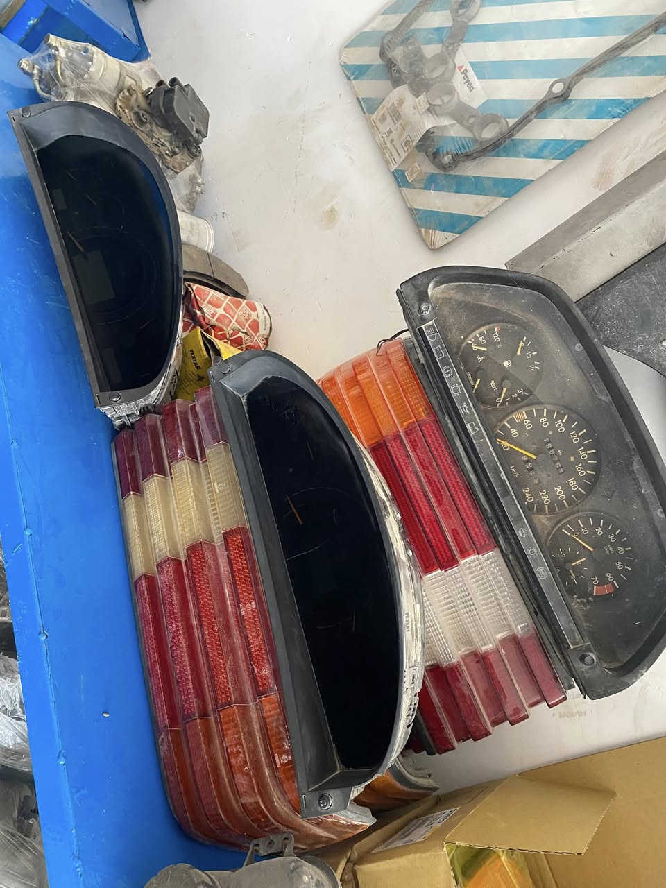 السلام عليكم
مجموعه غراض للبيع ***********
