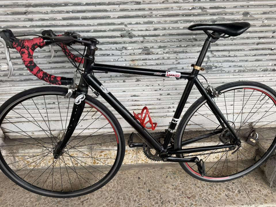 دراجة هوائية رود سباق مال باله 

قياس 28 /c700

المعدن ألمنيوم 

الوزن 9kg

قياس الفريم 50cm

لعابات 2/8

عقرب خلفي كلاريس 

السعر 160 الف دينار 

عنوان المحل موصل أيمن تقاطع شارع كنيسة الساعة 🚴‍♂️🚴

يوجد توصيل 🚚 كافة محافظات العراق 🇮🇶 

☎️***********
