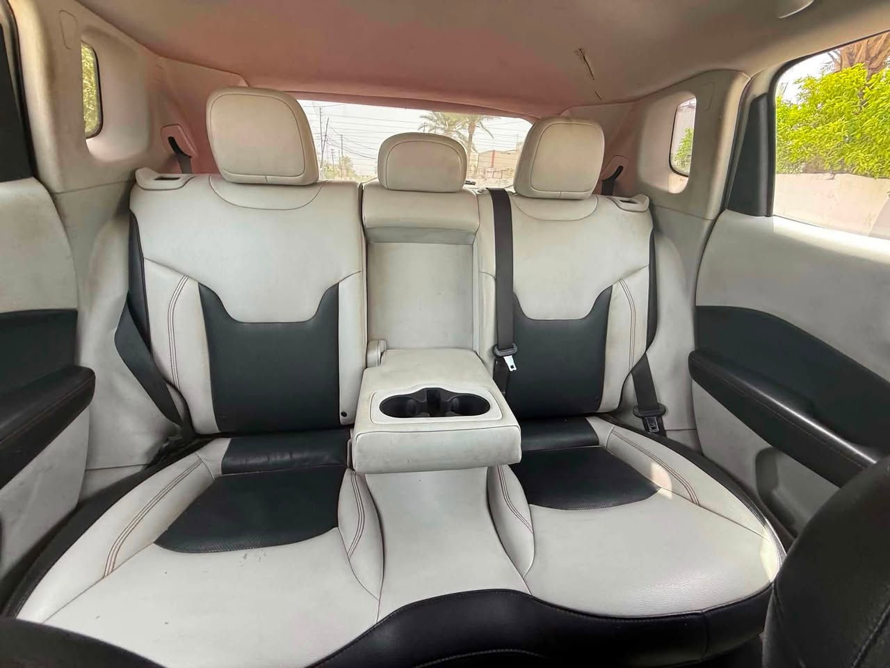 لأصحاب الذوق الرفيع والباحثين عن التميز، متوفرة الآن سيارة جيب كومباس (Jeep Compass) موديل 2020، فئة "لمتد" (Limited) الغنية عن التعريف، بحالة ممتازة جداً.
🔥 أبرز المواصفات:
✅ موديل: 2020
✅ الفئة: لمتد (Limited)
✅ المحرك: [: 2.4L]
✅ اللون الخارجي: أبيض صدفي
✅ المقصورة الداخلية: جلد ليميتد بلونين (أبيض وأسود) فخم ونظيف جداً،
✅ [130الف]ميل فقط!
✅ بصمة تشغيل ودخول ذكي.
✅ شاشة عرض كبيرة مع كاميرا خلفية.
✅ رادار جانبي 
حالة السيارة : موضحه بصور 
رقم شاصي :3C4NJCCB6LT128932
📍 بابل قضاء الاسكندرية 
سعر12000$ وبيها مجال (120 ورقه)
رقم الهاتف: ***********
