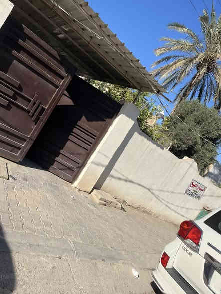 السلام عليكم بيت للبيع طابو صرف مساحه 250 متر واجهه 10 نزال 25 الببيت متكون من طابقين وبي مشتمل معزول بناء قديم بس ينسكن بي علما احنه اصحاب الدار مو دلال العنوان حي العامل المنطقه الاولى مقابيل حي المعلمين ومقابيل مستشفى الولاده  السعر عل الخاص للاستفسار اكثر مراسله الصفحه او الاتصال عل الرقم***********
