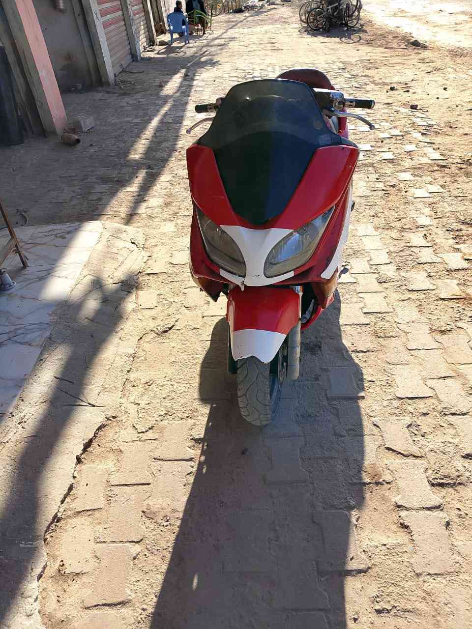 السلام عليكم دراجه فورزه 09دراجه ٧كير اربع تحويلات المكان الديوانيه الحمزه الشرقي التواصل ع رقم فقط *********** سعر ٧٠٠ وبي مجال
