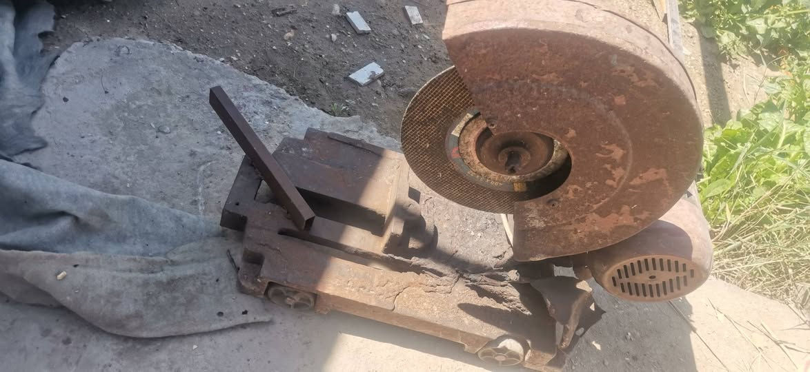 مولد كامه للبيع شغاله ناعمه سلف عوزها باتري مع كتر قايش كبير وكتر صغير جديد وكوسره كبيره ***********
