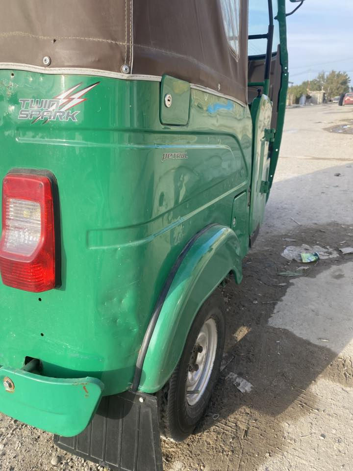 سلام عليكم تكتك 2022 شهر 7 تكتك رقم وسنويه تحويل ثاني يوم مكينه مكفوله خير من الله تكتك بيهة ضربهة بل صفحه اليسره مسمكره ومصبوغه بس اصفحه اليسره تكتك كلش حلوة وكاعده العنوان بغداد الامين الثانيه للستفسار  ‭٠٧٧٧ ٧٩٤ ٥٧٦٤‬
