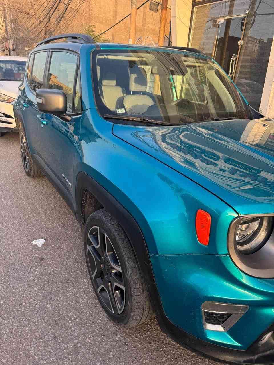 سلام عليكم جيب رينكد موديل 2020 محرك 2000 تيربو رقم دهوك تحويل او وكاله الحادث باب الصندوق مبدل نفس اللون السياره فول مواصفات بصمه تشغيل عن بعد بتحه جلد رادارات شاشه كبيره فور ويل لد امامي و باقي المواصفات 
السعر 125 ورقه مكاني كربلاء 
***********
*********** كربلاء, العراق
