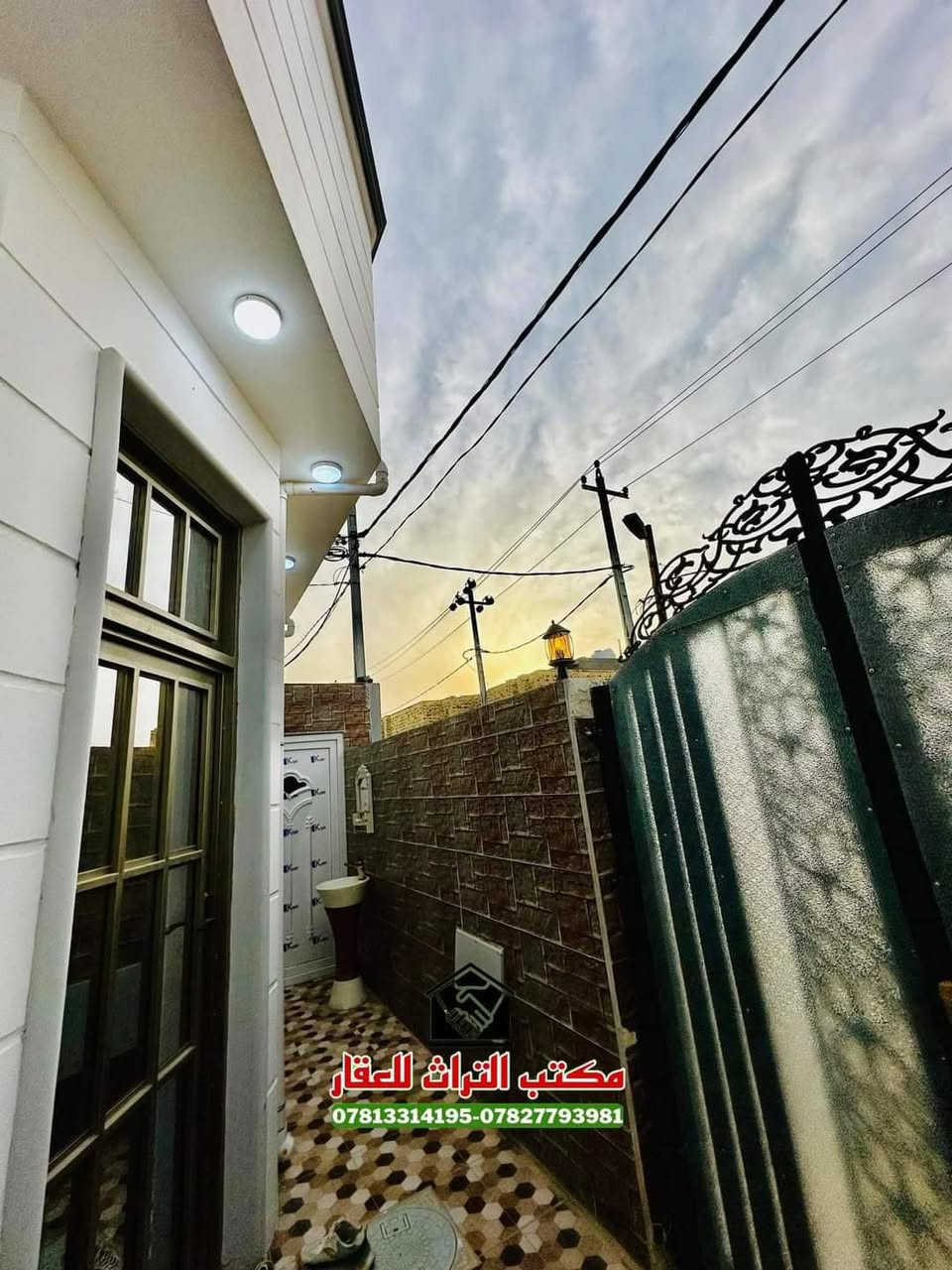 السلام عليكم بيت ١٠٠ متر مربع  ركن بناء درجه اولى تعبانين عليه  مو شغل سوكي   مع الاثاث او بدون اثاث يحتوي علي 
استقبال"مطبخ حار مطبخ بارد"صاله"غرفه نوم"صحيات داخليه 
صحيات خارجيه"منور"طارمه 
العنوان التقيه الثالثه نزله الكراج قبل مجمع الروان بفرعين بجهه المجمع اي استفسار على هاذ الرقم (***********)
