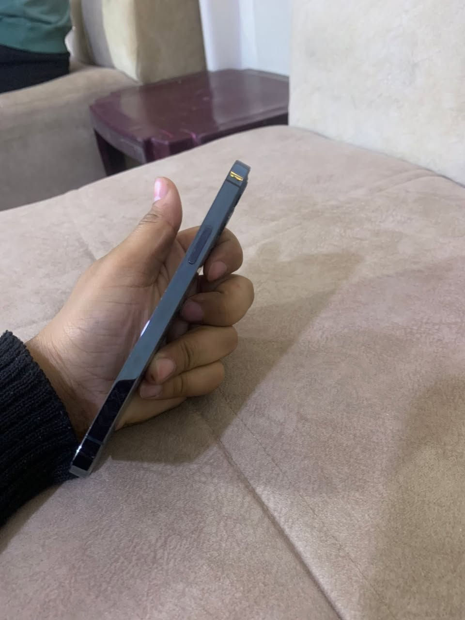 سلام عليكم ايفون 12 برو فقط مو يعني مو برو ماكس مبدل فقط شاشه gXنوعيه مضبوطه وبيها فطر كدامكم كله شغال ذاكره 128بطاريه 80 جهاز نضيف جدا بكاني بياع الشرطه الخامسه رقمي *********** سعر 250
