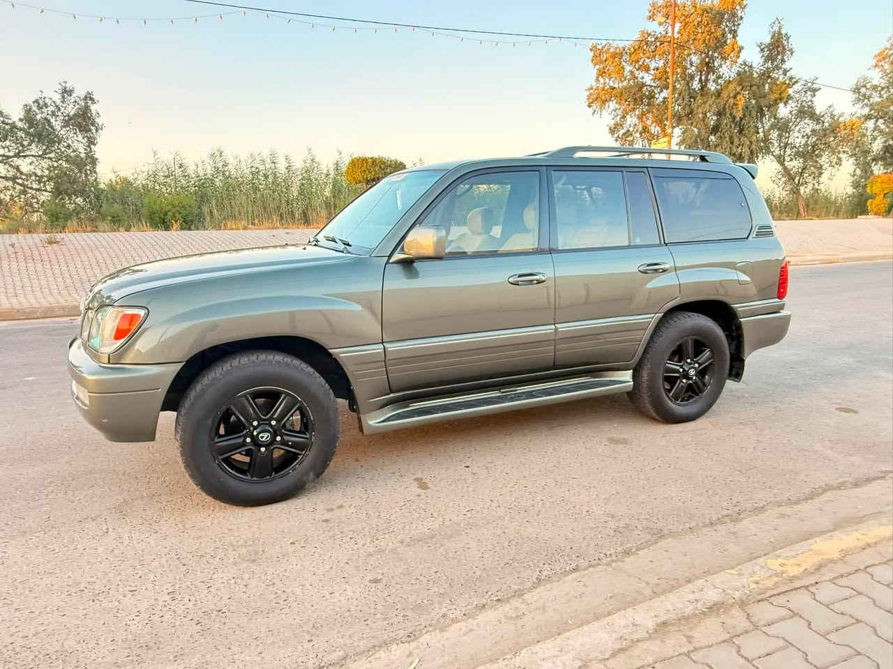 بيع مستعجل
السلام عليكم لكزز فول مواصفات موديل 2007امريكي بدون حادث محرك 8سلندر 4700 كفاله محرك وكير ولغود وشواصي وتخم تاير 
رقم بغداد بسمي انكليزي تحويل مباشر 
مكاني بغداد القصر الاوسط
السعر 185
***********
اخوان بس بيع بدون مراوس
