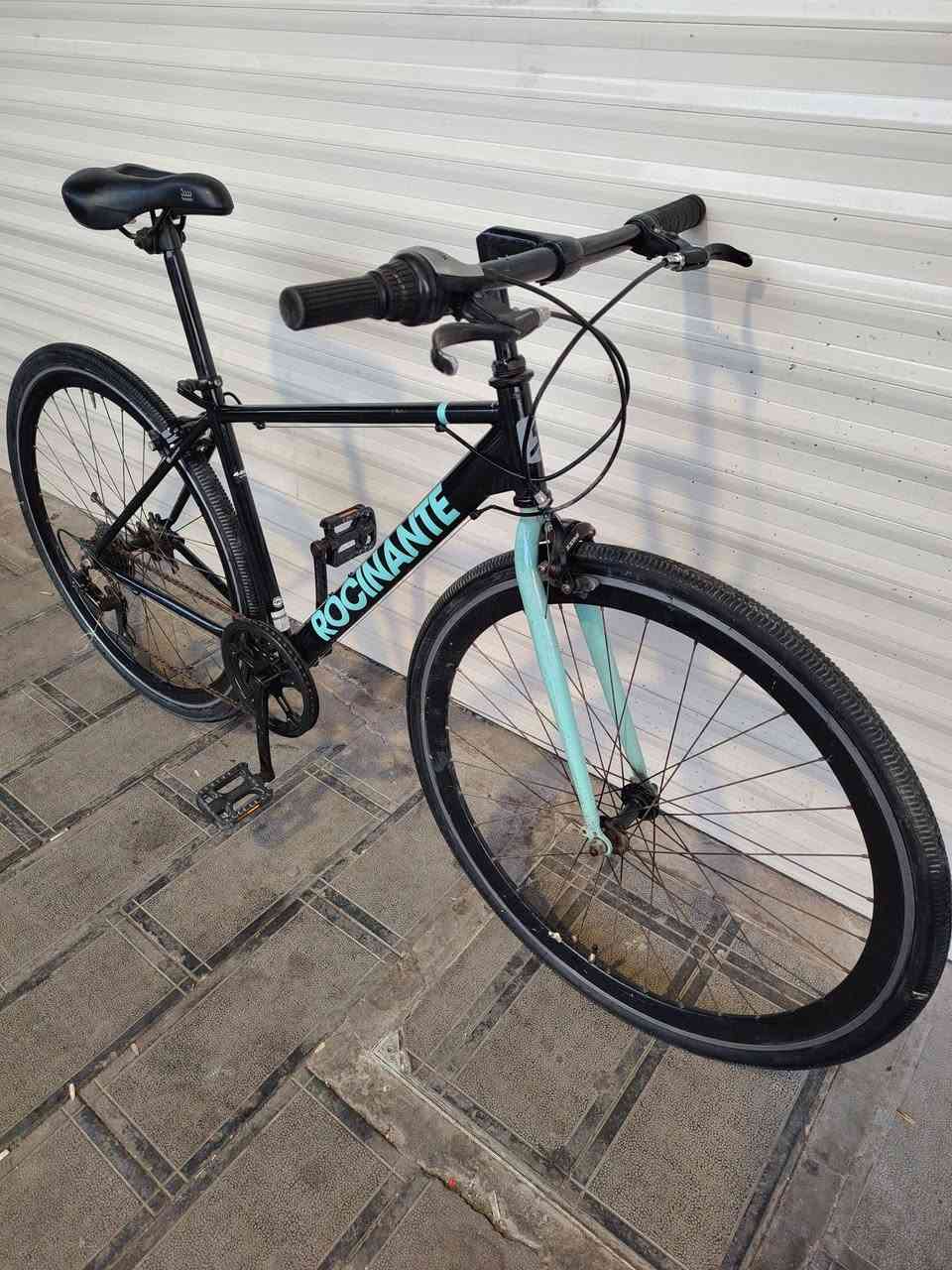 دراجة وضع حاوية بآلة ياباني حجم 28 سستم شيمانو ويالة المنيوم طبقتين بريكات تكترو حجم الإطار 700x35 كامل من أي نقص السعر ١٠٠ مكاني بغداد مدينة الصدر يوجد توصيل. ***********
