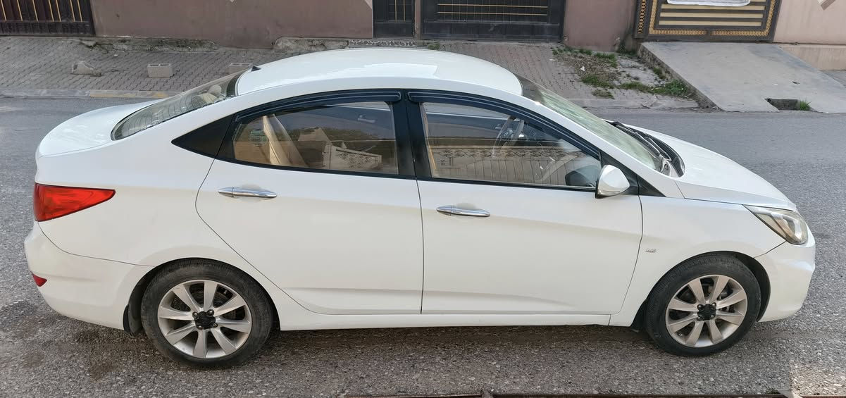 هونداى اكسنت 2013  87$
گير أوتوماتيك
ثلاثة قطع مصبوغة
سنويه باسمي شرط التحويل
يوجد بطاقة بنزين
رقم موبايل
***********
