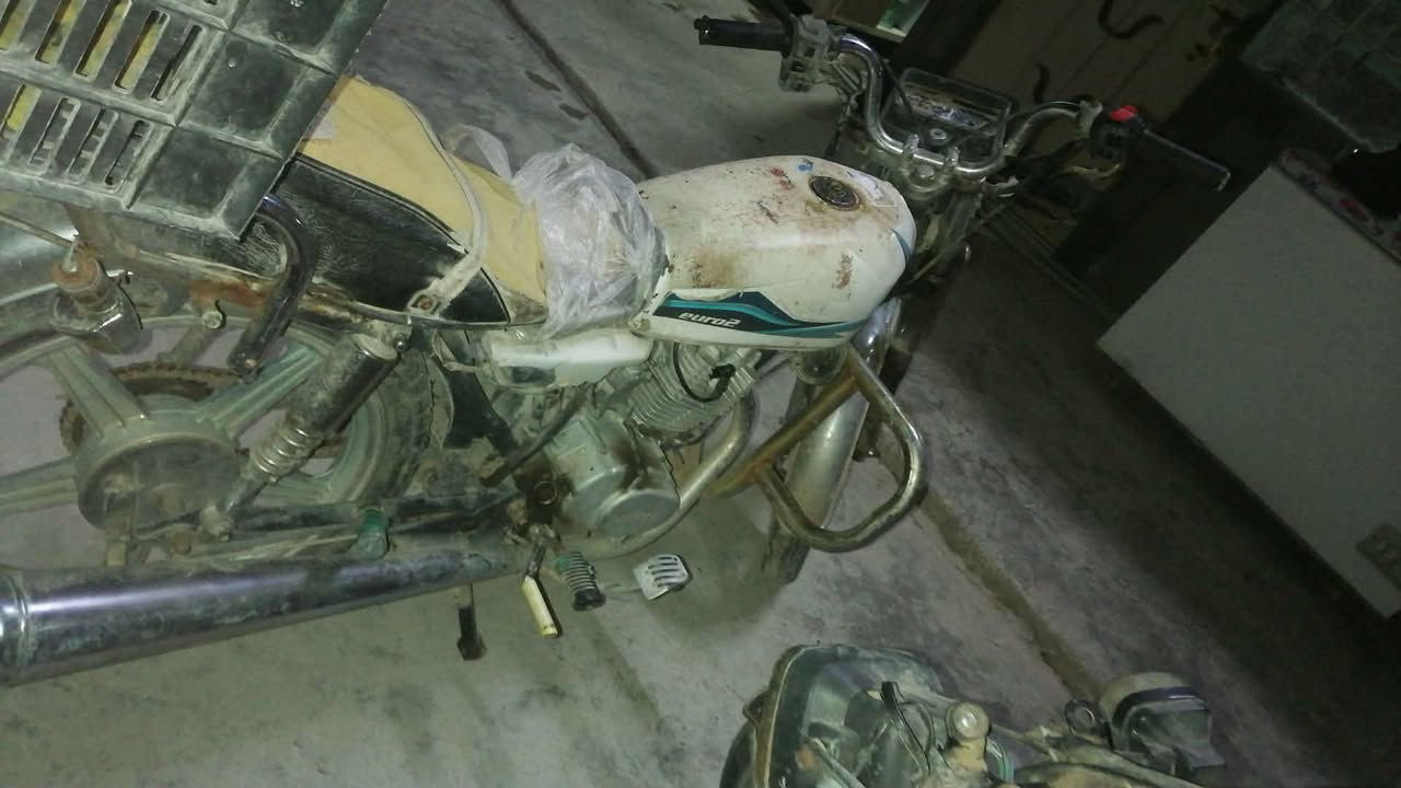 سلام عليكم 
دراجه للبيع نوع جني لايت جديد يحتاج بطاريه + دشبول + تانكي + كشن  فقط يعني بس خلي 50 الف عليه يرجع بلاد السعر بلاش اتصل ع ***********او*********** المو شراي لا يتصل
