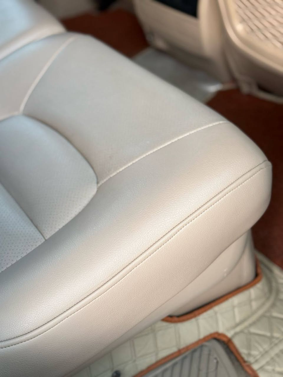 سلام عليكم سيارة موديل 2014 خليجي فول الفول مكفوله من صبغ والا حادث صدر امامي وخلفي جديد تخم تاير جديد عنوان بغداد مدينه الصدر مكينه كير وتبريد جديد  مكينه(٨) سلندر(٤١) ***********
