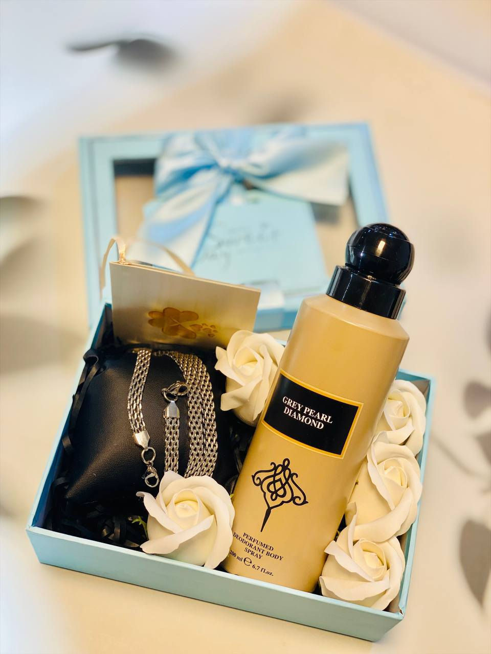 😍بوكس عيد الحب الفاخر 💖
خلّي هدية عيد الحب هذا العام تكون مختلفة ومميزة 🎁✨
بوكس يجمع بين:
🌸 معطر إبراهيم القرشي برائحة ساحرة تدوم طوال اليوم
💎 سيت سوار وزنجيل يضيف لمسة أناقة وجمال لكل إطلالة

هدية مثالية لشخص تحبه، تعبير صادق عن الحب والمودة 💌
🎀 خلي هاللحظة لا تُنسى وخلّي قلبه يفرح بأجمل المفاجآت! 

سعر البوكس


**إذا كنت صاحب هذا الإعلان وتريد حذفه لأي سبب، رجاءا أرسل رسالة إلى الدعم الفني**