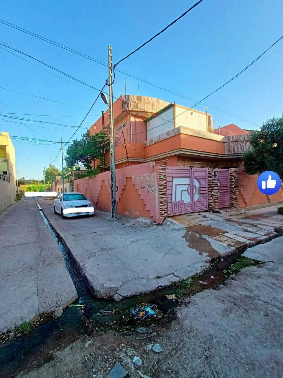 📍 منزل للبيع
📌 المنطقة:  حي النور 
أقرب نقطة دالة: قريب نوعاً ما قريب من شارع مول دانية ماركت

🏡 هل تبحث عن منزل ركن في حي النور؟
هل تريد بيتاً بطابقين مع كراج وسند رسمي؟
هل تبحث عن عقار صالح للسكن وبسعر نهائي مغرٍ؟
هل تريد منزلاً في منطقة راقية وقريبة من الخدمات؟
هل تبحث عن فرصة حقيقية قبل ارتفاع الأسعار؟

🔥 إذا كانت إجابتك (نعم)، فقد وجدت ما تبحث عنه...

📐 المساحة: 168 متر 
📏 الأبعاد: واجهة 12 متر  
                والطول 14 متر

🏠 تفاصيل المنزل:
🔹 المنزل مكون من طابقين 2

🔸 الطابق الأول:
✅ غرفتا نوم
✅ غرفة استقبال
✅ مشتملات
✅ صحيات كاملة
🔸 الطابق الثاني:
✅ غرفتا نوم
✅ هول
✅ صحيات كاملة

🏡 عدد السطح 2

💧⚡ الماء والكهرباء متوفران بالكامل.

✨ مميزات العقار:
🌟 البيت ركن
🌟 يقع على فرع بعرض 12 متر
🌟 يحتوي على كراج للسيارة
🌟 الطابق الأول بناء سنة 2000
🌟 الطابق الثاني بناء سنة 2013
🌟 صالح للسكن وقابل للترميم والتطوير حسب رغبة المشتري
🌟 المنطقة هادئة وراقية
🌟 السعر مناسب جداً مقارنة بالموقع والمواصفات.

📑 الوضع القانوني:
✔️ العقار بسند رسمي
✔️ التحويل مباشر

💰 السعر:
🔹 السعر السابق للمتر: 1,870,000 دينار
🔹 السعر السابق للبيت: 314,160,000 دينار

🔥 تم تخفيض السعر للجادين:
✅ السعر النهائي للمتر: 1,670,000 دينار فقط.
✅ السعر النهائي للبيت: 280,560,000 دينار فقط.

📩 للتواصل:عبر الماسنجر أو 
واتساب📱 ***********

سارع بالشراء قبل فوات الاوان 
🌷 وتحياتي للجميع.
