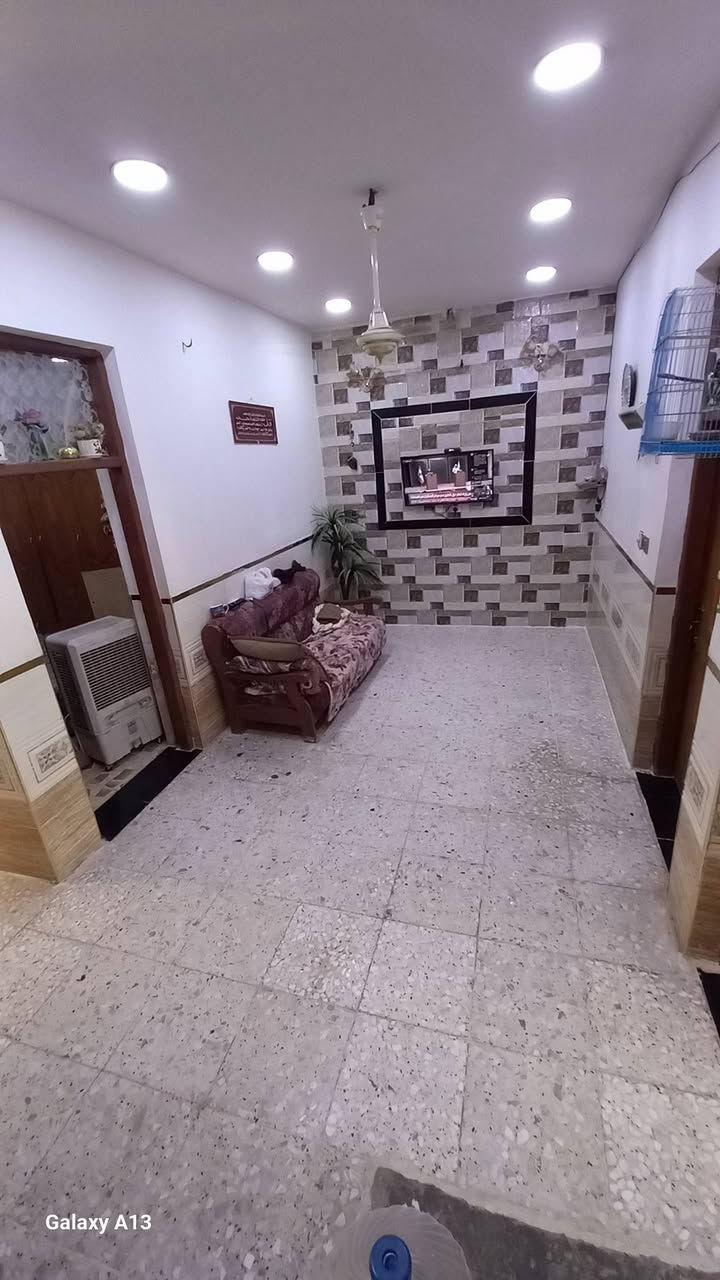 بيت زراعي سند ٢٥السده الثانيه قرب المدرسه الاهليه در السلام خدمات كامله مساحه ١٠٠متر مربعه واجهه ٧ نزال ١٤ سعره ٧٠ قابل للتفاوض مستعجل على بيعته للاتصال على رقم ***********
