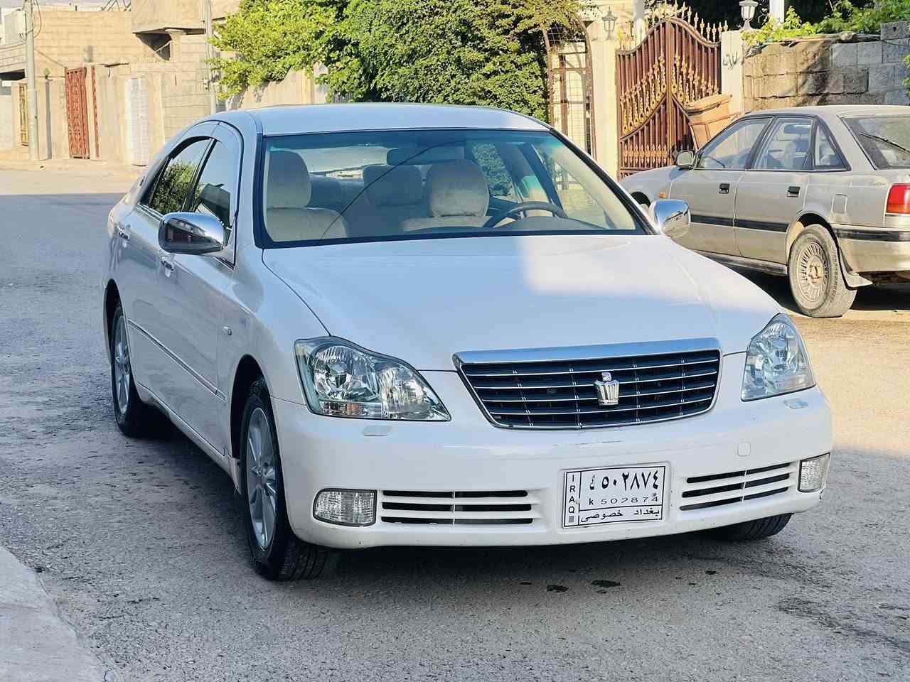 شاهینە مووس 2005
گێڕ کەورە مەکینە گەورە 
سپی ناوزەرد
بێ دووگەڵ
دوو دووگمە  
کامل مەسرەف .
ساردوو گەموو بریکی بەسراوە .
تەقەو ڕەقەی نییە .
یەک پارچەبۆیاخی ئەورووپایە
سعری 54گەڵاو مەجال.
لەدواوە،دەعمی؟هەیە، لای سایەق
***********.
***********سەیسایەق
