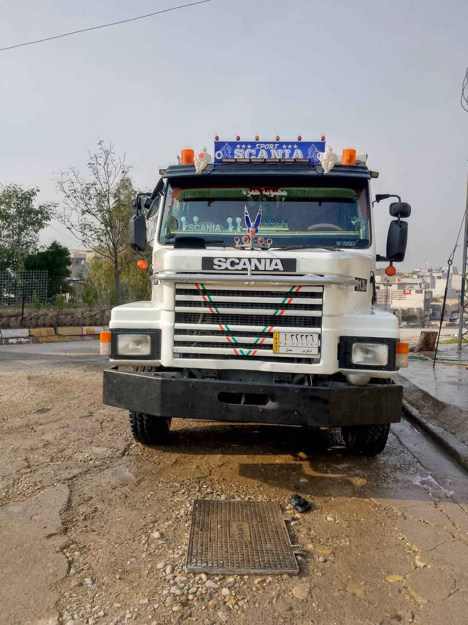 سكانيا 112 للبيع رقم نينوى عنوان موصل شو بليس مال بومه لا صرف ولا نفخ معمر الجديد سايس30 ،، $*********** (***********
