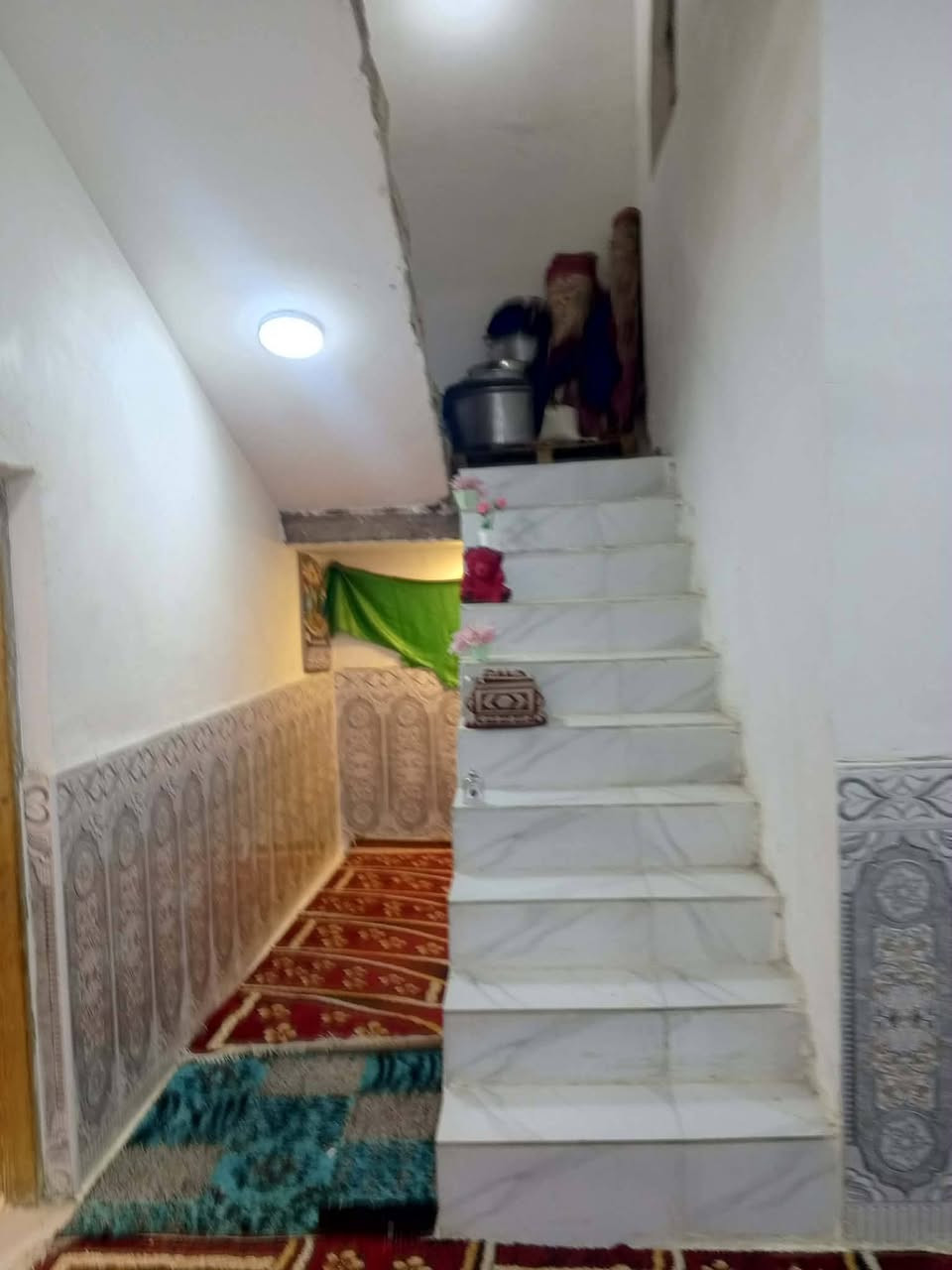 بيت للبيع طابو صرف مساحه 113 حي العسكري الصدر الثالث قرب مدرسة المسره يحتوي على  استقبال غرفه  صاله مطبخ وصحيات السعر 70 وبي مجال الاستفسار ع هذا الرقم ‏‪***********‬‏ واتساب موجود
