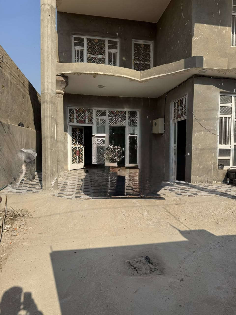 السلام عليكم
يتوفر دار سكني طابو زراعي سند 25 مساحته 250م موقعه في المسيب / قرب مخازن الراوي يحتوي على أربعة غرف نوم وصاله واستقبال ومطبخ ومجموعه صحيه داخليه وخارجيه بناء طابوق وصب السقف  ومتوفره كافة الخدمات السعر المطلوب للبيع 120 مليون قابل للتفاوض للأستفسار الأتصال برقم *********** او مراسلة الصفحة
