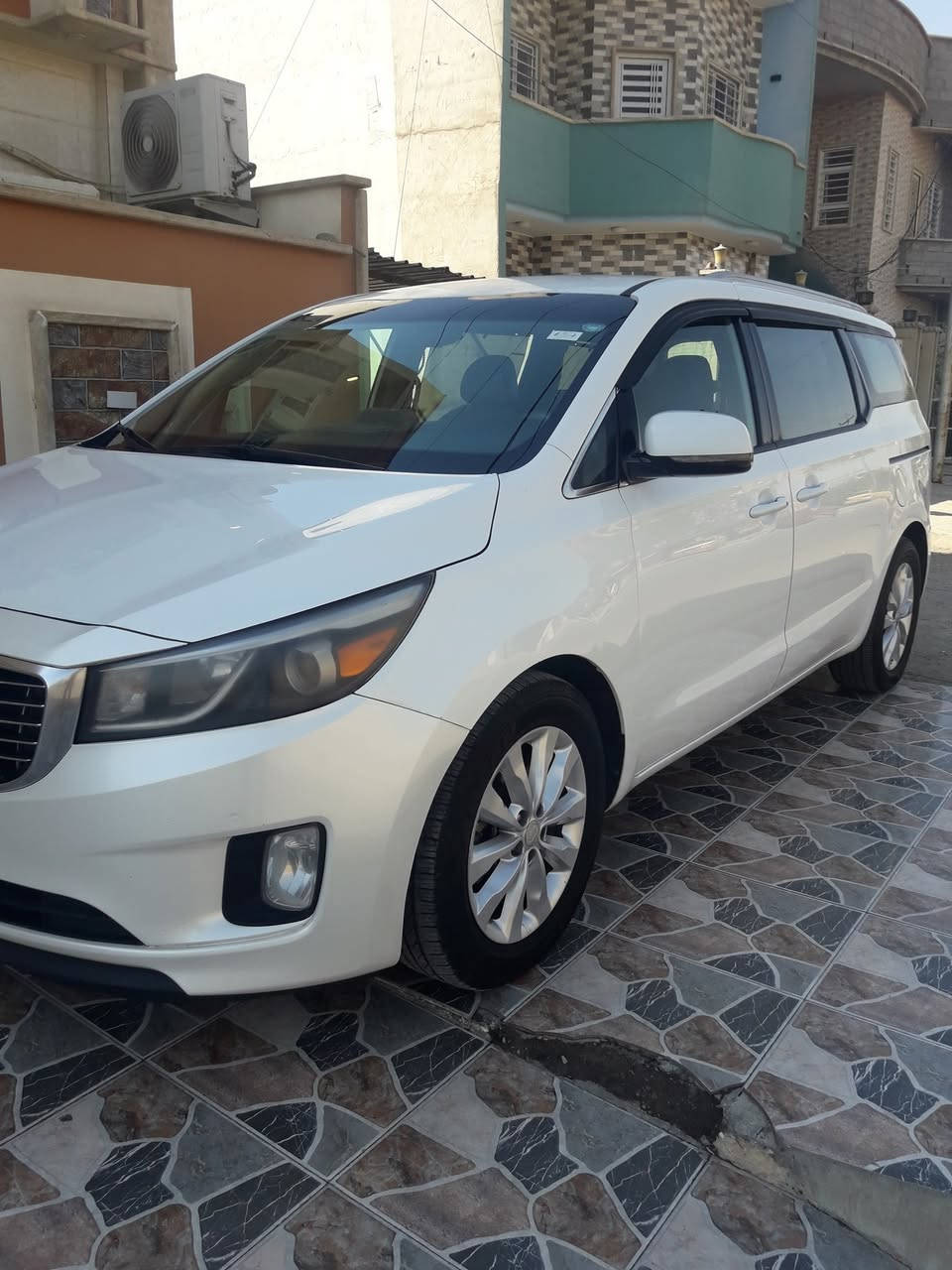 للبيع
كيا سيدونا موديل 2016 رقم اربيل سنويه لل28 فول مواصفات بدون سلايت.
 كير محرك وطخم تايرات حداديه صدر شرط كفاله.
 حادثها بالخارج جامله خلفي يمين فقط بدون دواخل واير باك.
 السعر 170 
للتواصل رقم *********** مكاني الموصل
