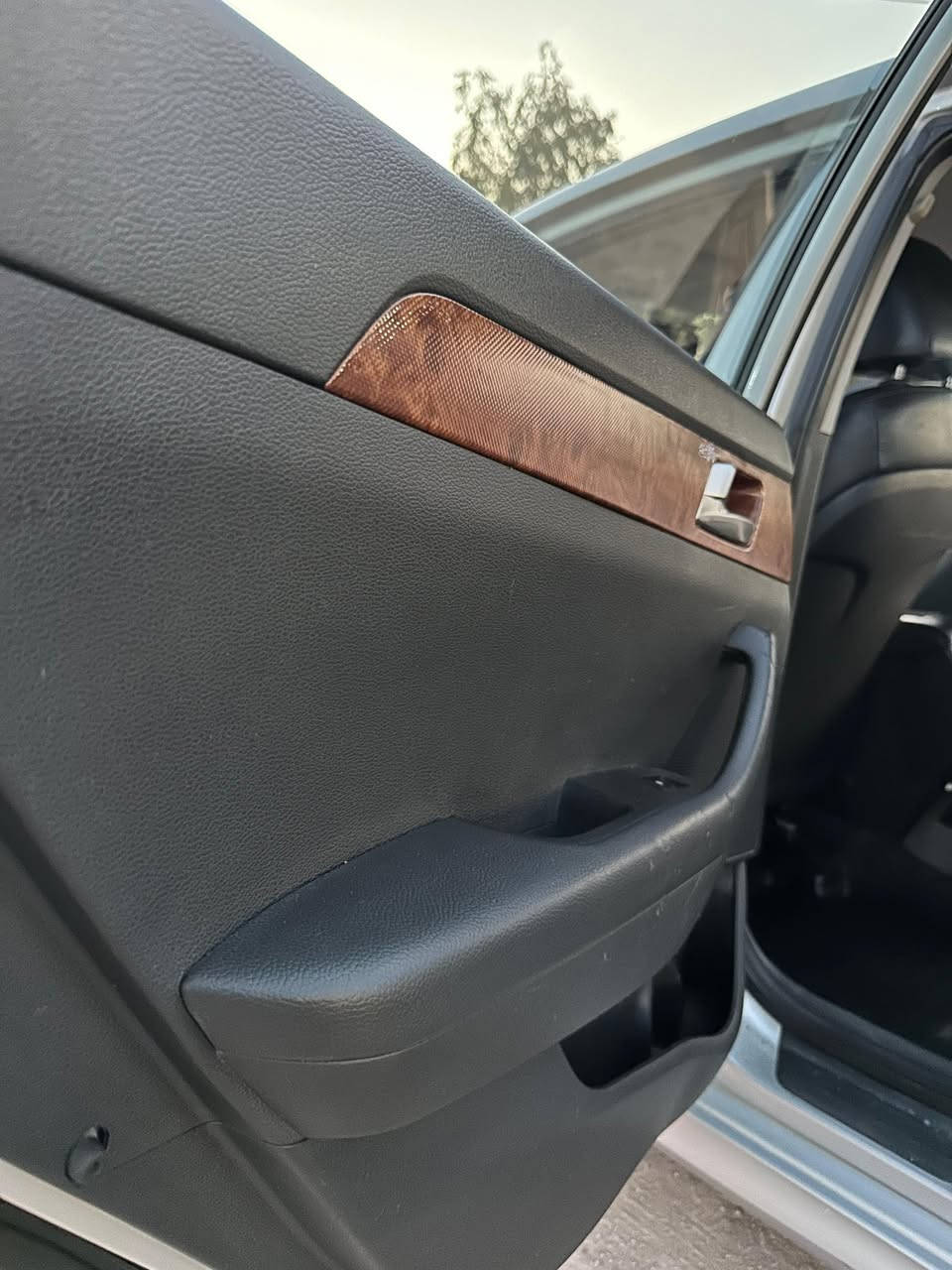 السلام عليكم 
سياره للبيع سوناتا 2019 وارد كوري 
سياره حلوه وجاهزه تخم تاير حداديه جديده
بيها باب مبدل خلف السائق 
رقم بصره تحويل ثاني يوم 
السعر 140 وبيها مجال
للاستفسار اكثر اتصل 
***********
