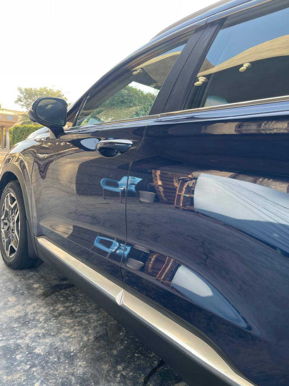 🚗 للبيع  – سانتافي 2023 فول مواصفات كامل أعلى فئة (Calligraphy) 🔥
Hyundai Santa Fe
موديل: 2023
محرك: 2.5 تيربو 💪
كير: أوتوماتيك 8 سرعات
دفع: دبل (AWD)
حادثهة سقوط شجرة على البانوراما 
🔥 المواصفات (فول كامل بدون أي نقص):
✨ تشغيل عن بعد + بصمة
✨ تحريك السيارة من الريموت (تطلع وتدخل – Smart Parking)
✨ باب خلفي كهرباء (ذكي)
✨ فتحة سقف بانوراما 🌤️
✨ كشنات جلد فخمة جداً
✨ تدفئة وتبريد للكشنات ❄️🔥
✨ ذاكرة مقاعد
✨ مرايا شفط + طي كهرباء
✨ شاشة كبيرة + نظام ملاحة
✨ شاشة عدادات ديجيتال
✨ كاميرات 360 درجة
✨ حساسات أمامية وخلفية
✨ نقاط عمياء + تنبيه وعرض
✨ رادار أمامي + مثبت سرعة ذكي
✨ نظام المحافظة على المسار
✨ نظام التحذير من الاصطدام
✨ نظام بريك طوارئ
✨ تشغيل زر (بصمة)
✨ شحن لاسلكي
✨ نظام صوتي عالي ونقي 🔊
✨ ويلات 19
✨ إنارة LED كاملة
🟢 حالة السيارة: ✔️ أعلى فئة (Calligraphy)
✔️ نظيفة جداً
✔️ استخدام خفيف
✔️ ما تحتاج أي صرف
✔️ جاهزة للاستخدام 
📍 الموقع: (بغداداليوسفية)
💰 السعر: (235) وقابل للتفاوض
📞 الاتصال: ***********)
