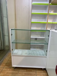 ١٣ رف • فاترينة ٩٠سم • ميز ١٩٠سم