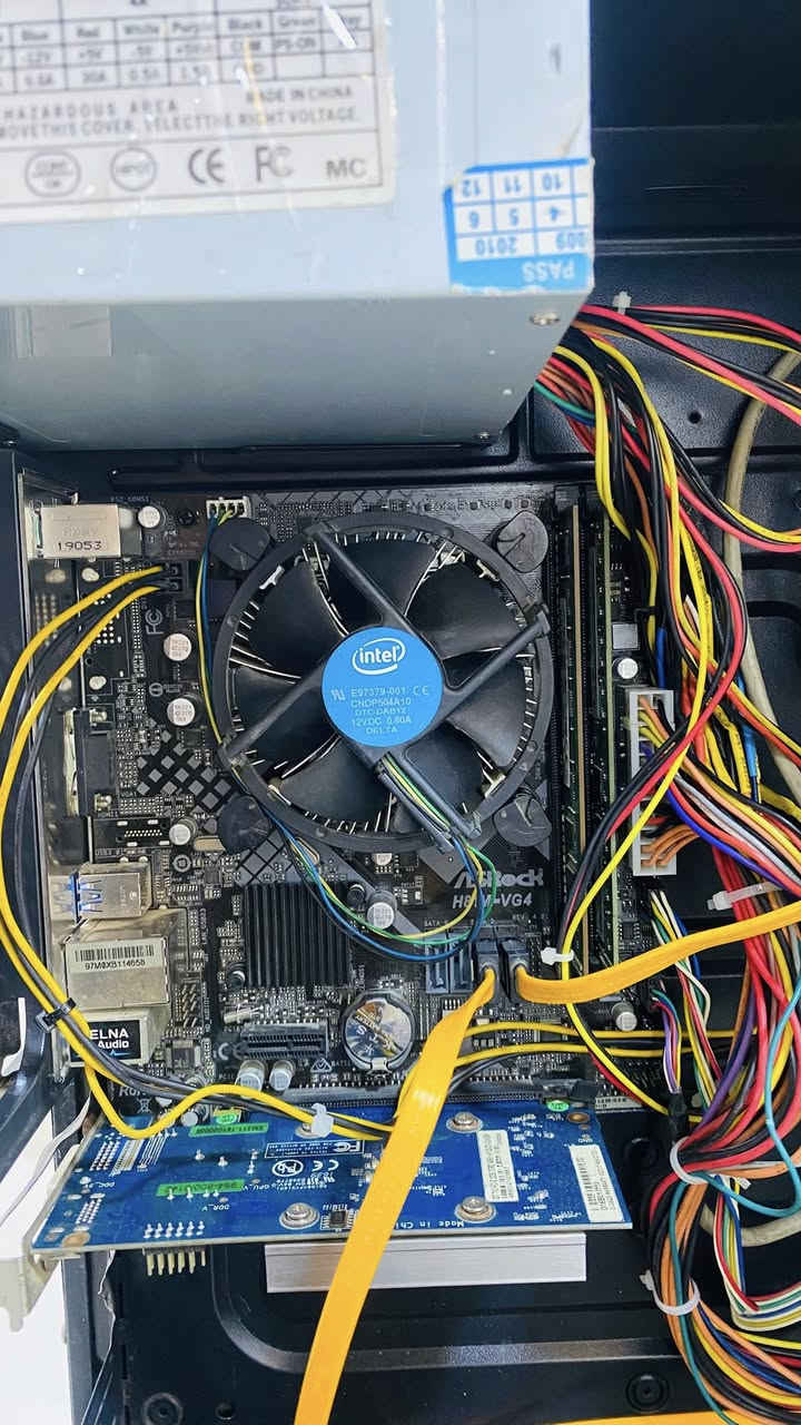 تجميعة pc
كيس حلو ونظيف 

تكدر تطورة

مذر بورد ASRock 

معالج انتل كور i5 جيل 4

كرد الشاشة انفيديا يشغل 4k

هارد 320…رام 6

قارئ اقراص عدد 2

بور سبلاي 400W

🎁ويا هدية ماوس وكيبورد 

⭕️سعرها 200 وبيها مجال 

📞واتساب ***********
