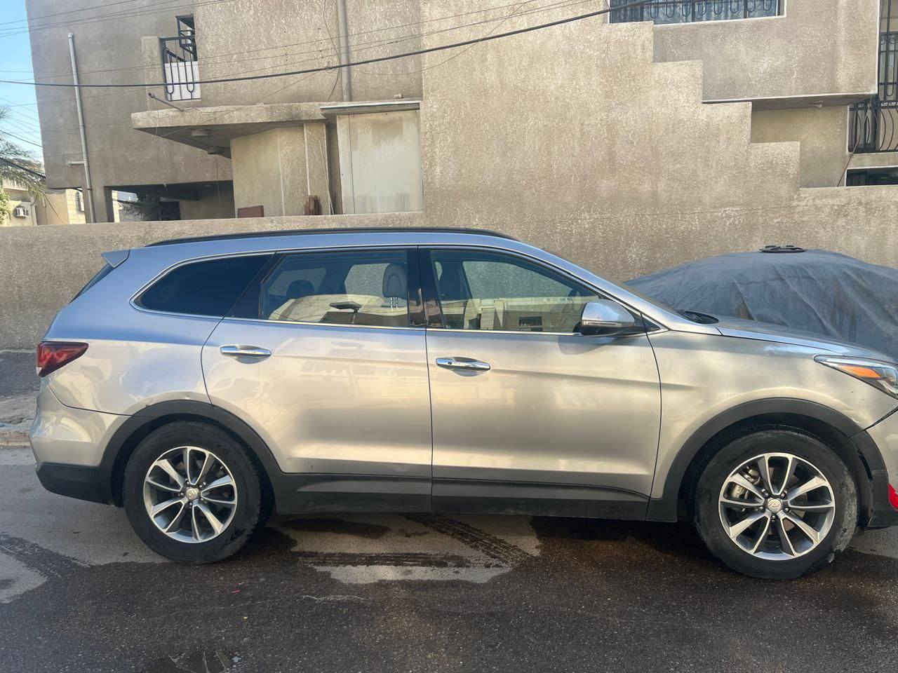 سنتافيا كراند 2017 امريكي
ستة سلندر 
رقم بغداد
معروفه مواصفاتها تحكم مقاعد كهرباء 
كشنات تدفئة 
سبعة راكب 
كير جديد 
منزل صورة الحادث 
***********
