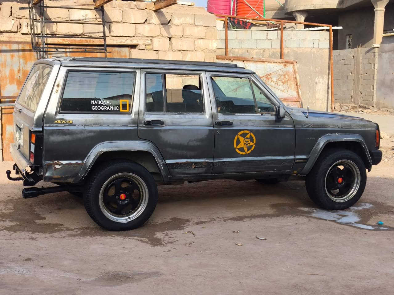 السلام عليكم ورحمه الله جيب شيروكي شخاطه موديل 1994 رقم اربيل مكاني البصره الهارثه حداده جديده محرك وكير بلادي لاتنقيص ولا تبخير للاستفسار *********** سعرها 22بيهة مجال اتصل وبخدمتك
