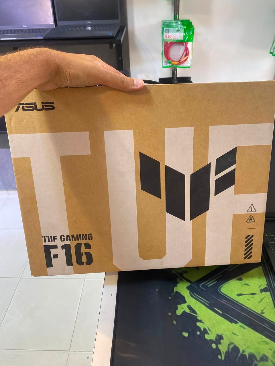 ASUS TUF FX608J
CPU : Ci7-14650HX
RAM : DDR5 5600Mhz 16Gb (قابل للتطوير )
HARD: SSD M.2 NVME 512 (قابل للتطوير)
GPU: RTX5050  8GB   115 Watt
SCREEN: 16.0 WUXGA 165Hz Srgb 100%
BATT HEALTH : 92%
CONDITION : نظافة 100% 

اللابتوب استعماله قليل وويا كارتونته وكامل ملحقاته 
السعر : 1,650,000
السعر مابي مجال رجاءاً وبدون احراج 
للتواصل :
***********

