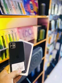 ايفون ١١ ١٢٨ • اسود • بطارية ٩٤