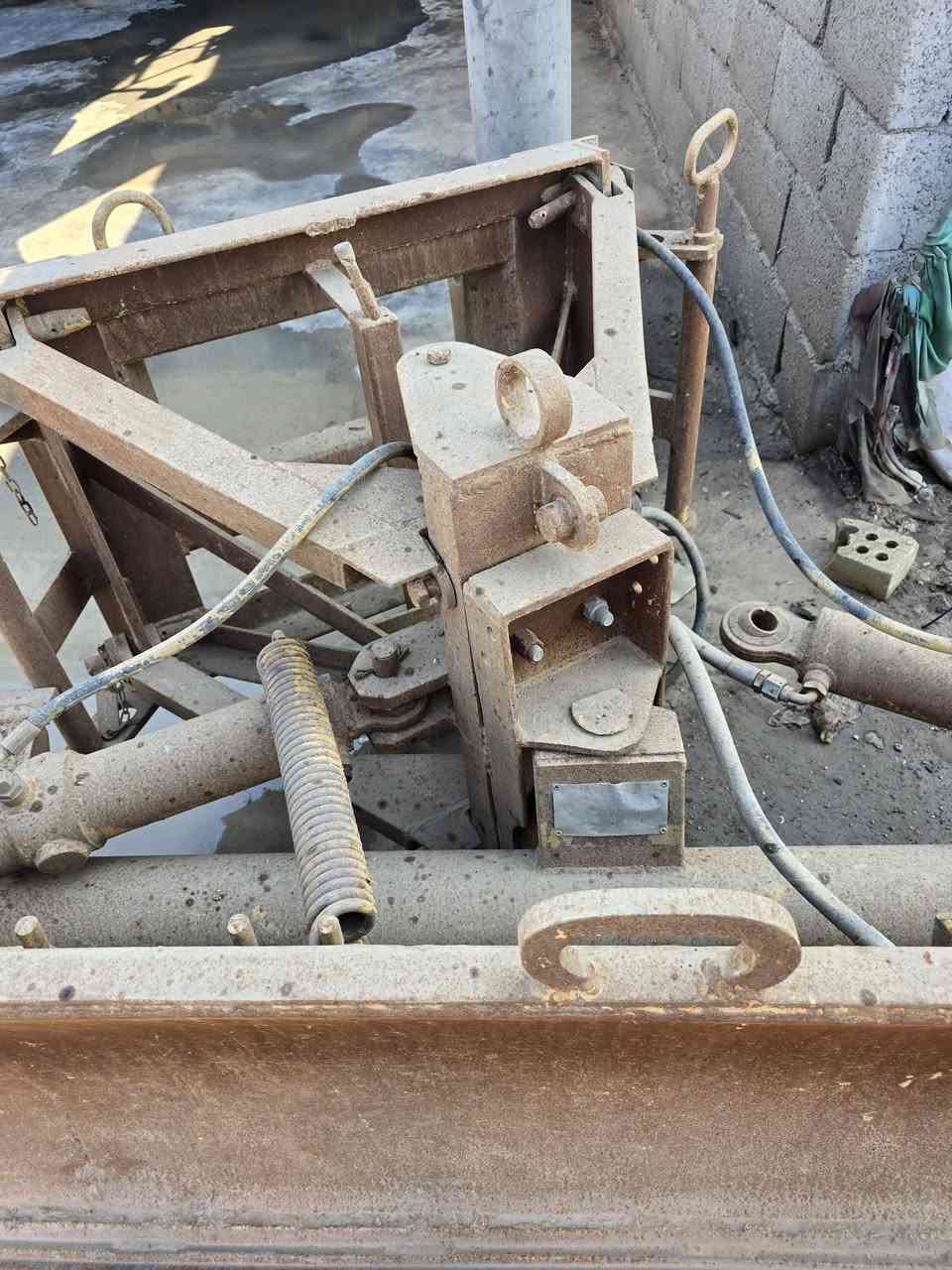 سلام عليكم سجين اوربي مال مكينه امامي
للبيع سجين متحرك 4 جوانب  اوربي بساتم دهن  مال نيوهولند او فيات  يشتغل جميع المكاين 
                                 👈👈    *********** اتصل
