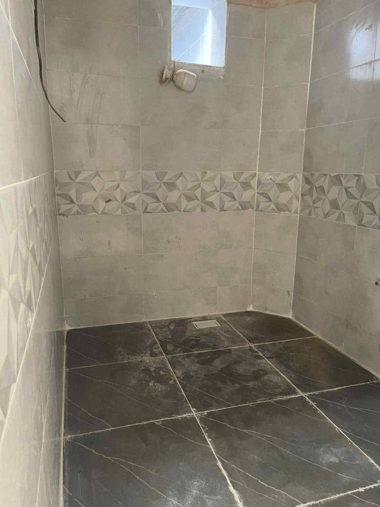 هيكل للبيع مساحه ١٨٠
كهرباء مجاري بواري كامل 

🔴غرفه
🔴صاله
🔴مطبخ
🔴صحيات
🔴غرفه نوم ٢
🔴تكد موبةريده 

عنوان / اوباره _ حي عسكري 
السعر  مناسب اتصل
***********
