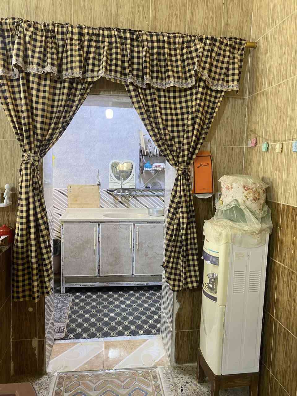 عنوان بيت ركن تجاوز  بيه معامله طابووووؤووو ب بالمعموره مساحه ٤٥٠ متر متكون من  طابقين  كلدور وديوانيه وصاله وغرفتين نوم وصحيات ومطبخ حار وبارد كبير ومنور واسع وممر داير بيت وطابق ثاني متكون من غرفه كبيره ومخزن وسطح 
وبي طرمه كبيره وصحيات خارجيه وكراج سياره وحديقه كبيره ومزروعه البيت نضيف كله كاشي وقاط ثاني سيراميك يرهم مراوس او بيع وسعر (٩٠) وبي مجال 
 رقم***********
