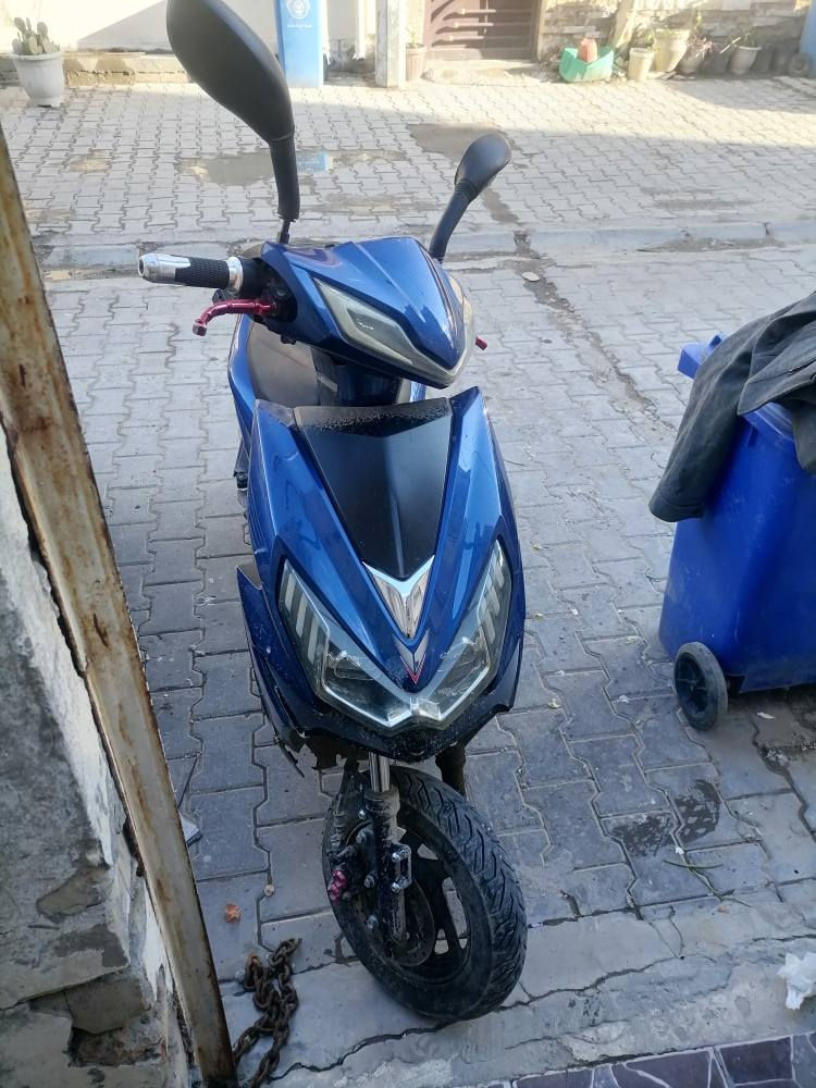 دراجه شحن للبيع مابيهة اي شحي فقط بطاريات تعبانه عنوان بغداد الحريه البستان سعر 250 وبيهة مجال هواي رقم ***********
