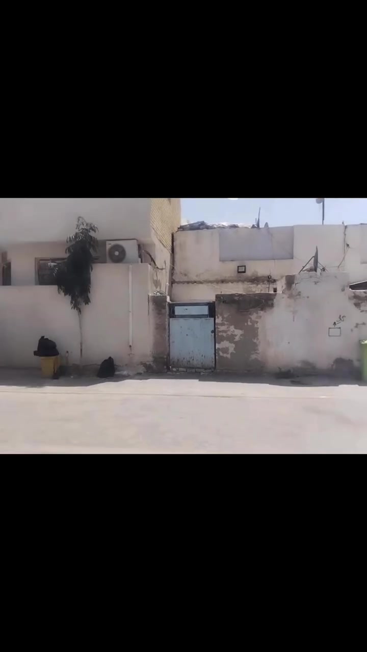 فرصة استثمارية وسكنية لا تُعوّض بـ منطقة داموك!
📍 الموقع والمميزات:
 المنطقة: داموك.
 المساحة: 210 متر مربع.
 الإطلالة: موقع استثنائي مطل على 4 شوارع ومقابل مربع (حديقة)، 
خلف مثلث داموك 📍
..
🏡 تفاصيل العقار الأساسية:
  يحتوي على مشتملات عدد 2.
 
🏛️الاستثمار: المشتملات جاهزة وتصلح جداً للاستثمار عن طريق الإيجار لتحقيق دخل إضافي فوري.
📞 للمزيد من التفاصيل والاستفسار:
يرجى الاتصال بنا مباشرة او المراسلة  على رقم الهاتف:
📱 ***********
مكتب ينابيع الياسمين للعقار - خياركم الأفضل دائماً
 #كوت  #داموك  #العراق  #عقار #مشتملات #استثمار #عرض.

