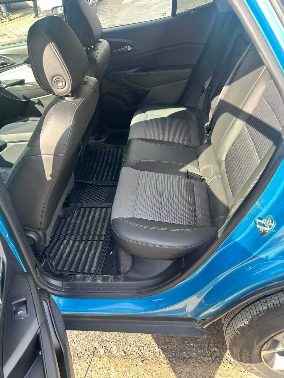 السلام عليكم

شيفرولية تراكس 2025

ماشية  22 الف مو مايل كيلو 

السياره فول مواصفات 

•رادار امامي

•تحديد مسار

•حساسات فول

•رادار جوانب

•تدفئة كشنات

•شاشة كبيره + عدادات دجيتل

وبعد خير من الله مواصفات معروفة فئة LT

وسياره اقتصاديه وحلوه بصرفية بانزين 

تاخذ بانزين عادي ومحسن طبيعي مكينتها 1.2 تيربو 3 سلندر

قطعتين بنيد وجاملخ كلير 

السعر. 149 

مكان السيارة اربيل 

*********** 
او خاص متوفر أربيل, العراق
