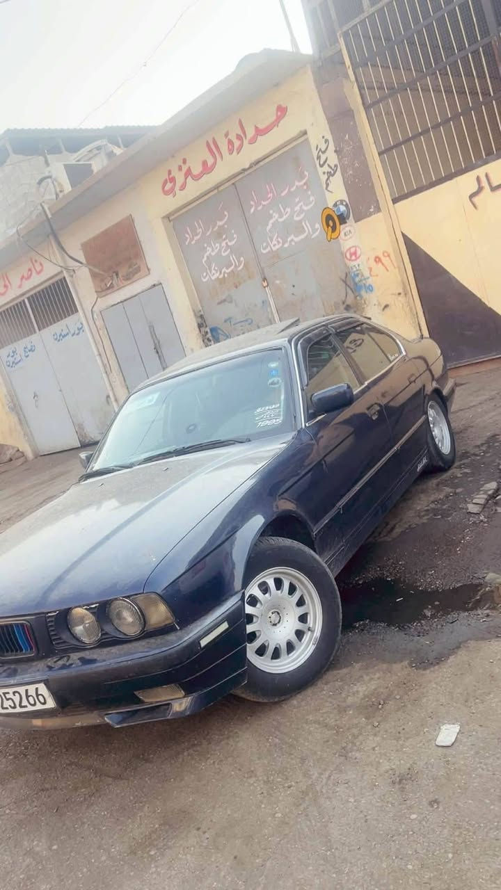 BMW 520 
موديل 1991
رقم دهوك 
تبريد ثلج
طخم جديد
تايرات جدد
كير عادي مكينه كبس
صبغ عام جماليه تطويز بدون ضرر
السياره احلى من الصور
الداخل جلد
سقف كنتاره سلايت
منضومه زيلون تعلك ايشاير
التفاصيل اكثر الاتصال ع رقم
***********
السعر 65 بيها محال شي قليل
السنويه تسقط 2028

