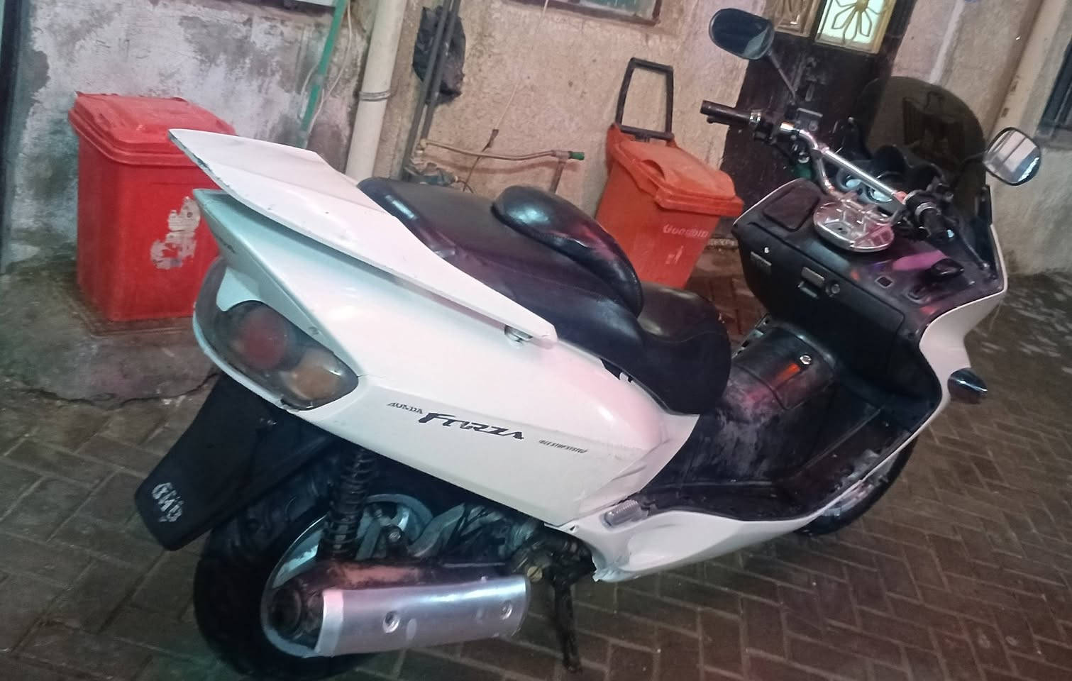 سلام عليكم دراجه 0.6 نضام ABS مانع انزلاق شغاله تجفيت جديد كهربائيات كلها شغاله كفرات كدام عينك الدراجه حلوه فلتر شوته جديد كتف سلف جديد دراجه جاهزه السعر550 بيها مجال بغداد مدينه الصدر ***********
